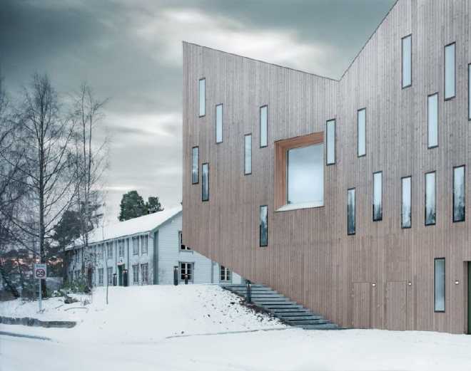 Архитектор Реиулф Рамстад (Reiulf Ramstad) завершает проект остроконечного народного музея в Норвегии 