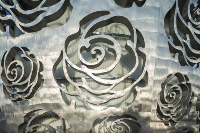 Архитекторы голландской фирмы NEXT дарят Пекину 300-метровый букет роз