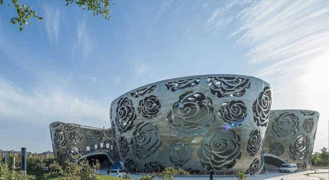 Архитекторы голландской фирмы NEXT дарят Пекину 300-метровый букет роз