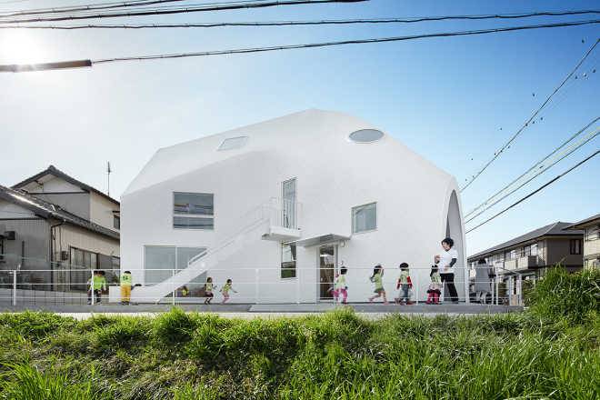 MAD Architects превратили двухэтажный японский жилой дом в причудливый детский сад