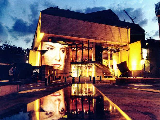 1982 - Театр Данди, Данди 