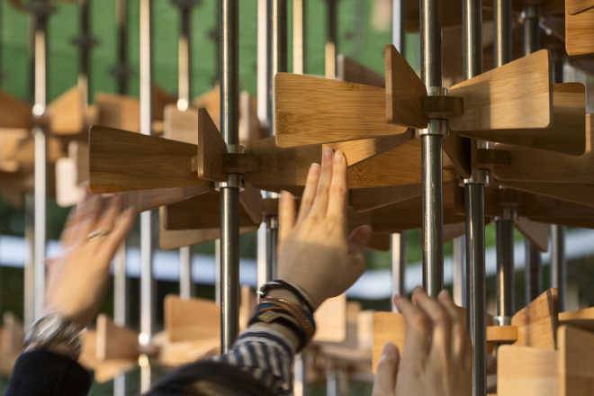 Лондонский павильон из вертушек — самоподдерживающаяся конструкция с подвижными деталями из бамбука