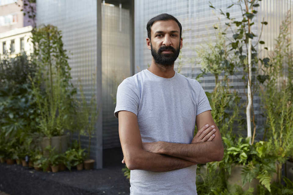 На Лондонском фестивале дизайна Асиф Хан исследует возможности «третьих мест» с помощью «жилых лесов MINI»