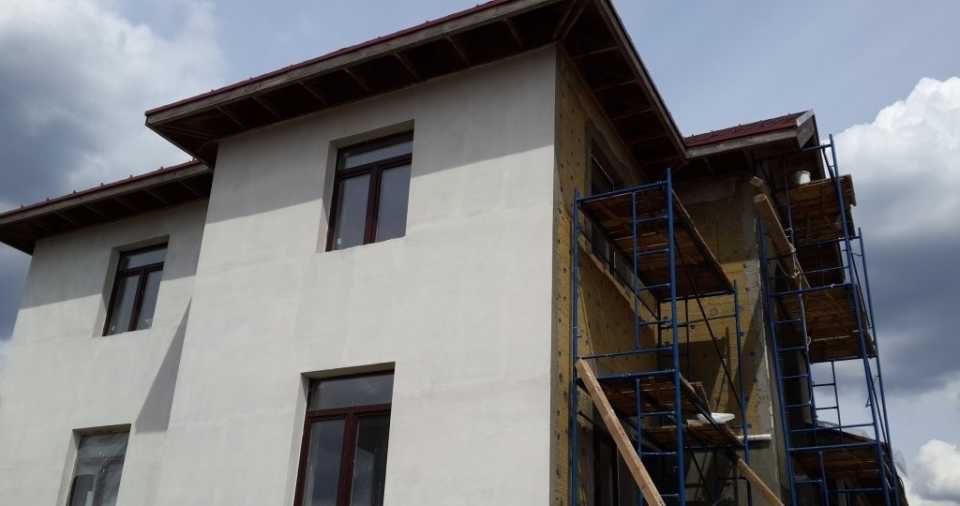 Мокрый фасад: необходимые материалы и правильный монтаж