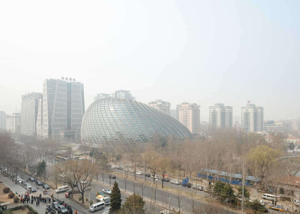 Новая телестудия в Пекине напоминает сетчатый пончик