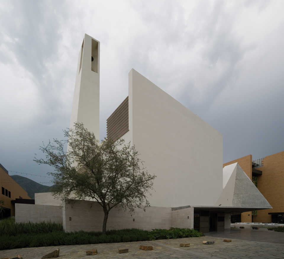 pueblo-serena-church-moneo-brock-architecture-mexico-_dezeen_2364_col_0-1