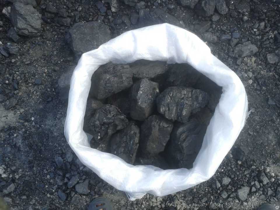 Уголь для отопления дома: виды, преимущества и особенности