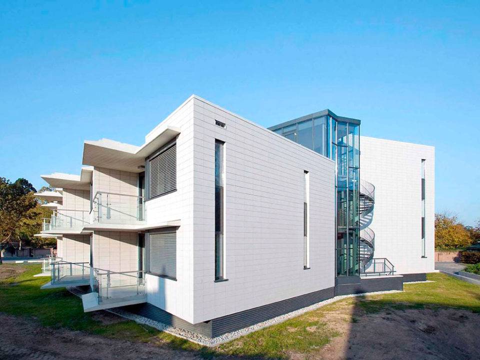 Вентилируемые фасады из керамогранита – долговечное решение для облицовки любой постройки