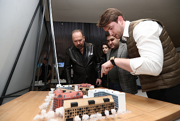 Глава Минстроя России встретился с финалистами молодежной архитектурной биеннале