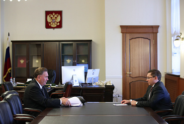 Владимир Якушев провел встречу с губернатором Курской области