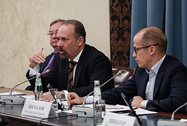 Михаил Мень ответил на вопросы граждан в Общественной палате РФ