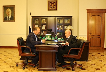 Михаил Мень провел рабочую встречу с губернатором Магаданской области